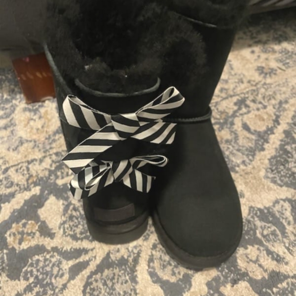 Black Ugg Boots - Picture 2 of 12